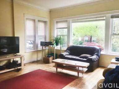 Main picture of 3034 N Troy St