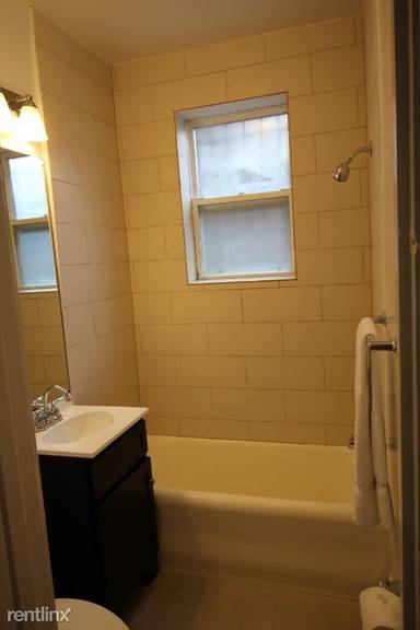 Main picture of 1210 W Granville Ave