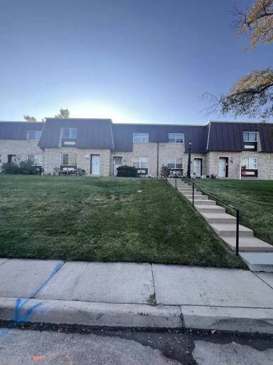 Main picture of 5681 S Lowell Blvd