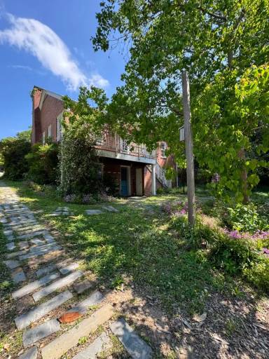 Main picture of 236 Virginia Ave