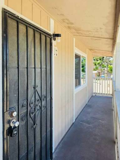 Main picture of 1980 Anaheim Ave