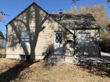 Main picture of 674 W Pine St