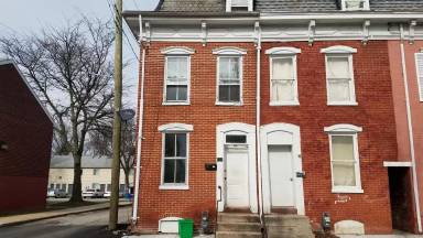 Main picture of 141 E Maple St