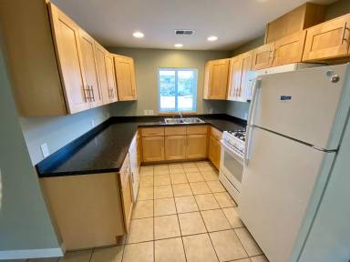 Main picture of 826 Grand Ave NE