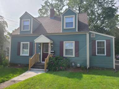 Main picture of 38 Henderson St
