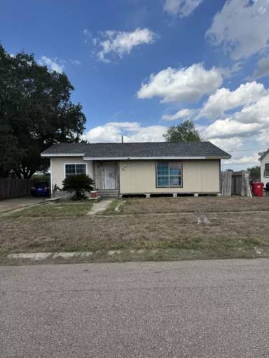 Main picture of 811 E Avenue D