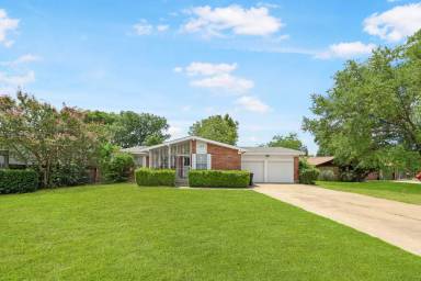 Main picture of 1217 Meadow Dr