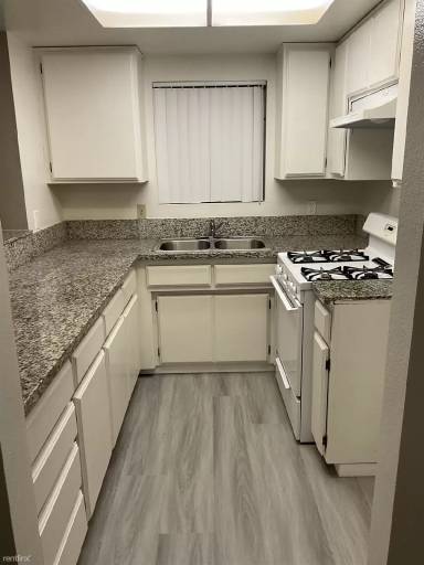 Main picture of 16011 Bamboo St