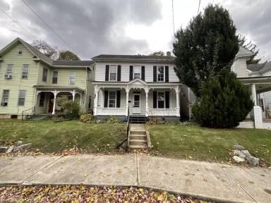 Main picture of 216 E Orange St