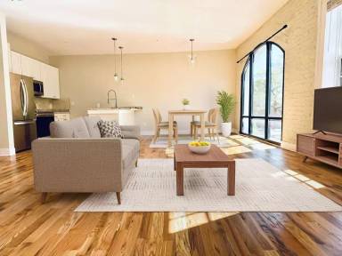 Main picture of 140 E Washington St