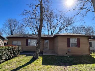 Main picture of 1410 N W S Young Dr