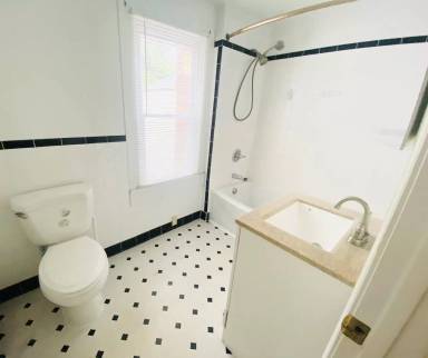 Main picture of 409 W Colonial Ave