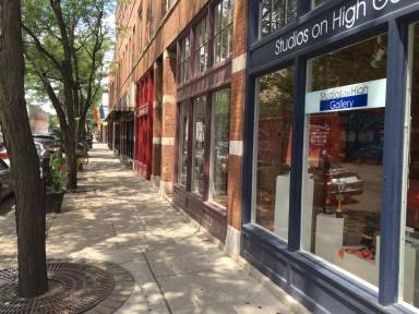 Main picture of 692 N High St