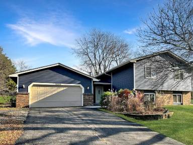 Main picture of 5000 Goldenrod Ln N