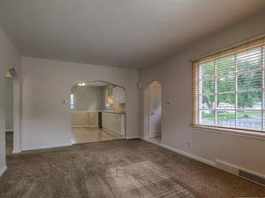 Main picture of 6843 Leavenworth St