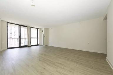 Main picture of 10 E Ontario St Apartments