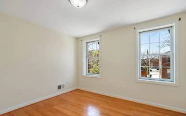 Main picture of 123 Parkin St