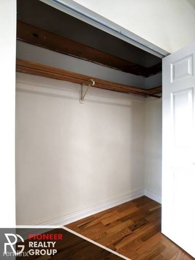 Main picture of 813 W Waveland Ave
