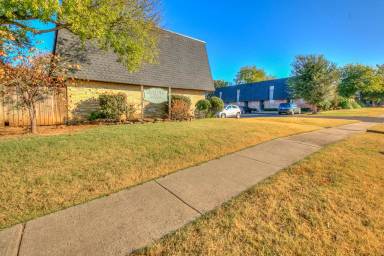 Main picture of 1223 Lakecrest Dr