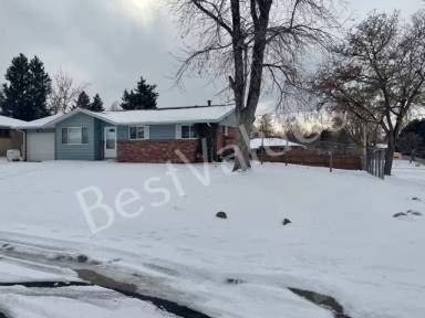 Main picture of 651 S Quentin St