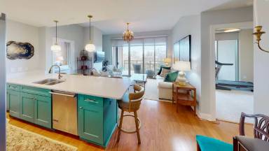 Main picture of Royal Court Condominiums