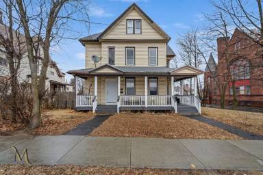 Main picture of 464 Pleasant St