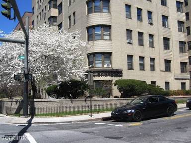 Main picture of 2 N Broadway