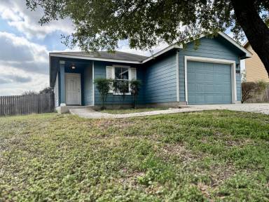 Main picture of 6950 Lunar Way