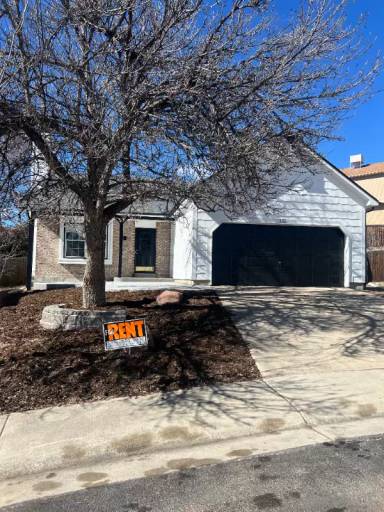 Main picture of 332 W Hawthorn Ct