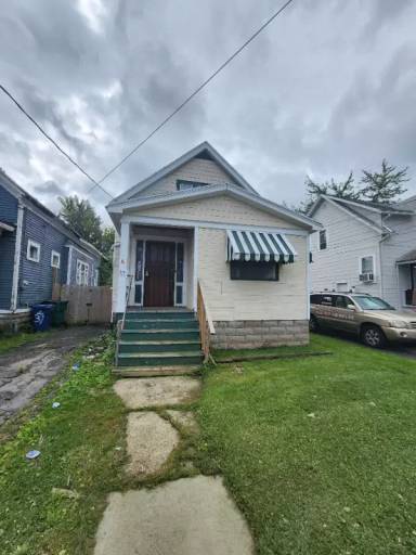 Main picture of 37 Phyllis Ave