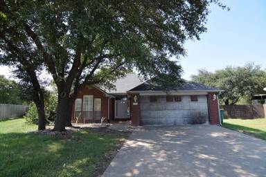 Main picture of 3113 Red Oak Dr
