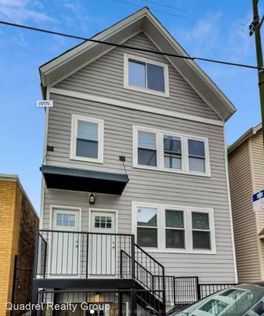 Main picture of 2509 N Clybourn Ave
