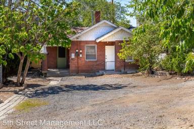 Main picture of 110 W 10th St