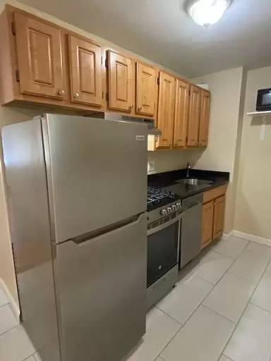 Main picture of 226 W 9th St