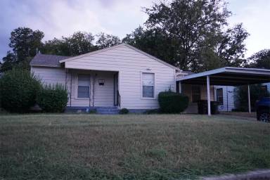 Main picture of 1040 E Bowie St