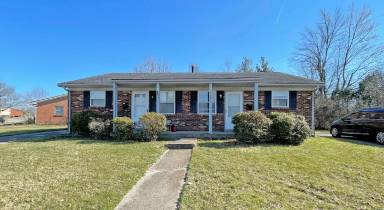 Main picture of 3556 Appian Way