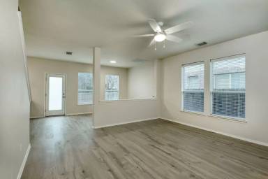 Main picture of 2601 Century Park Blvd