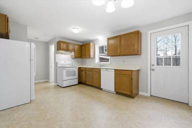 Main picture of 890 Belmont St