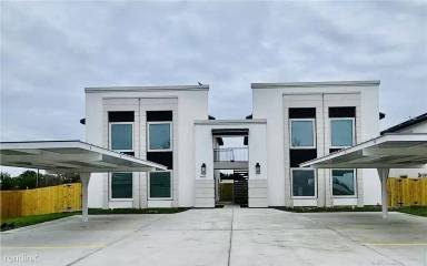 Main picture of 3806 N Robin Ave