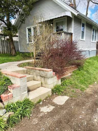 Main picture of 458 DuPont Ave