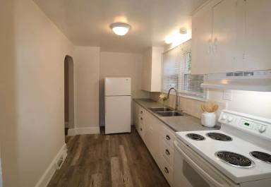 Main picture of 130 Court St