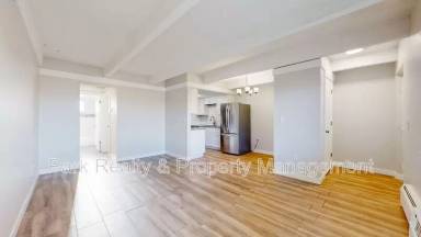 Main picture of 800 W Belleview Ave