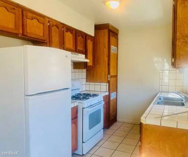 Main picture of 934 W 84th St