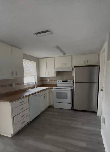 Main picture of 7936 Pineapple Ln