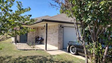 Main picture of 1002 Hickory St