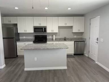 Main picture of 1925 Avenue O SW