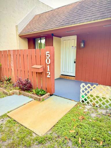 Main picture of 5012 SW 40th Ave