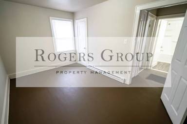 Main picture of 127 S Clark St