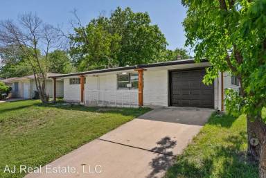 Main picture of 1708 Chippendale Dr