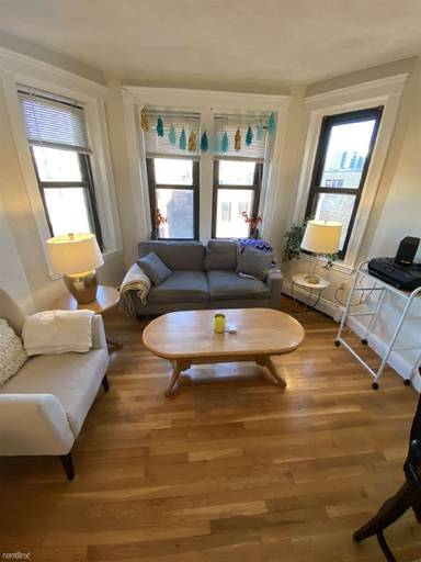 Main picture of 455 Park Dr